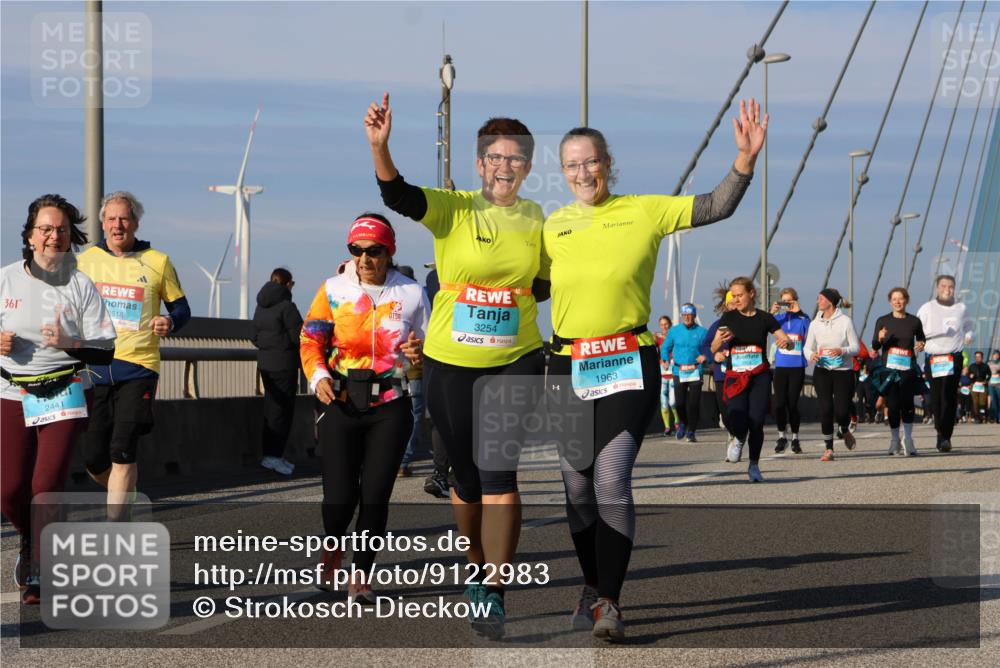 03.10.2025 - Köhlbrandbrückenlauf Strokosch-Dieckow http://msf.ph/oto/9122983 03.10.2025 10:01:07 Position 2 361, 518, 3254, 2441, 1963 meine-sportfotos.de