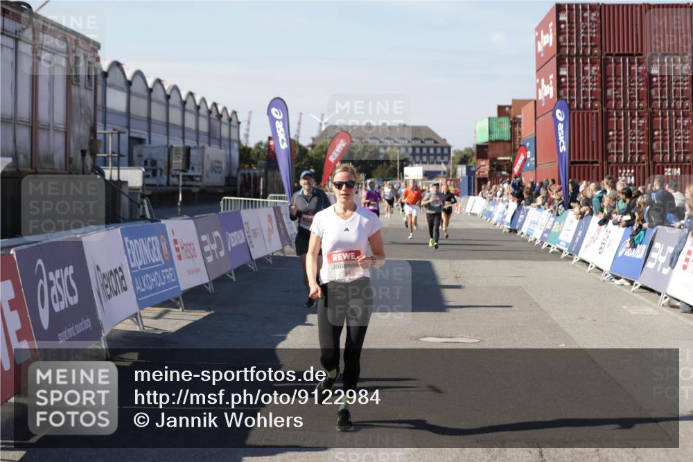 03.10.2025 - Köhlbrandbrückenlauf Jannik Wohlers http://msf.ph/oto/9122984 03.10.2025 13:05:27 Ziel 4011, 4062, 4161, 4272, 4344, 4384, 4496, 4584, 4877, 5637, 6041, 6044, 6081 meine-sportfotos.de