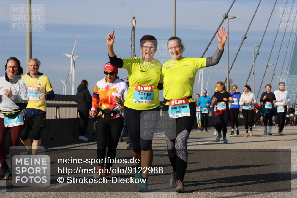 03.10.2025 - Köhlbrandbrückenlauf Strokosch-Dieckow http://msf.ph/oto/9122988 03.10.2025 10:01:07 Position 2 2441, 2518, 3254, 1963 meine-sportfotos.de