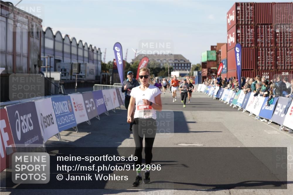 03.10.2025 - Köhlbrandbrückenlauf Jannik Wohlers http://msf.ph/oto/9122996 03.10.2025 13:05:27 Ziel 4011, 4062, 4161, 4272, 4344, 4384, 4496, 4584, 4877, 5637, 6041, 6044, 6081 meine-sportfotos.de