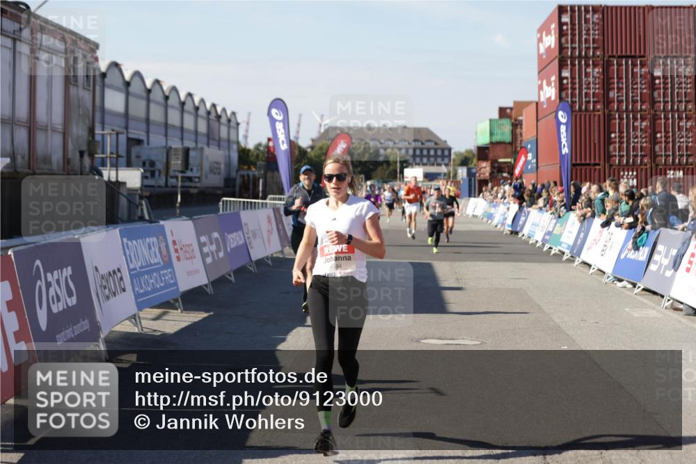 03.10.2025 - Köhlbrandbrückenlauf Jannik Wohlers http://msf.ph/oto/9123000 03.10.2025 13:05:27 Ziel 4011, 4062, 4161, 4272, 4344, 4384, 4496, 4584, 4877, 5637, 6041, 6044, 6081 meine-sportfotos.de