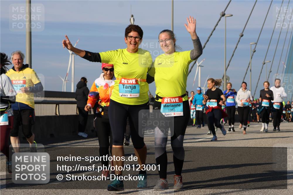 03.10.2025 - Köhlbrandbrückenlauf Strokosch-Dieckow http://msf.ph/oto/9123001 03.10.2025 10:01:07 Position 2 2518, 3254, 1963 meine-sportfotos.de