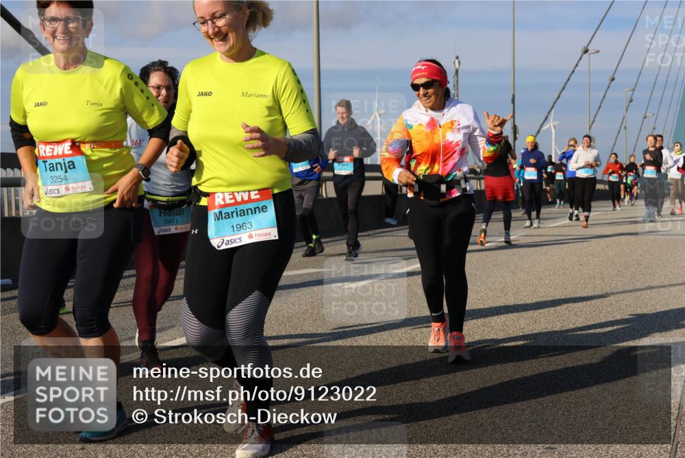 03.10.2025 - Köhlbrandbrückenlauf Strokosch-Dieckow http://msf.ph/oto/9123022 03.10.2025 10:01:09 Position 2 3254, 361, 2441, 1963, 100 meine-sportfotos.de