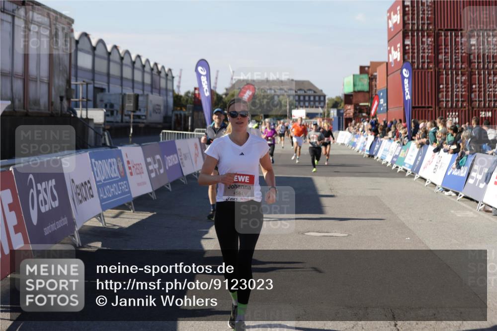 03.10.2025 - Köhlbrandbrückenlauf Jannik Wohlers http://msf.ph/oto/9123023 03.10.2025 13:05:27 Ziel 4011, 4062, 4161, 4272, 4344, 4384, 4496, 4584, 4877, 5637, 6041, 6044, 6081 meine-sportfotos.de