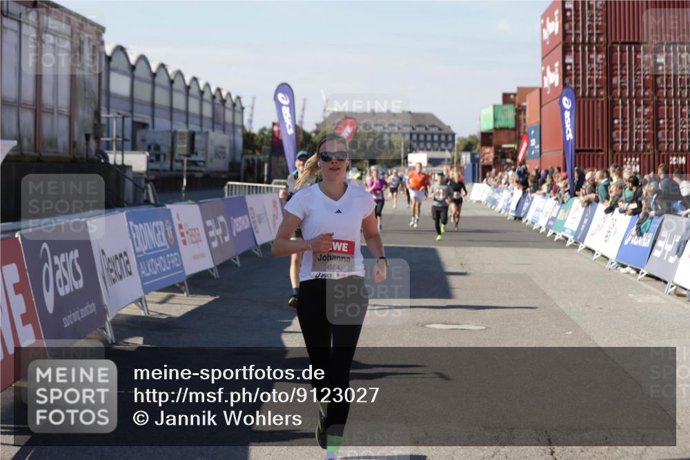 03.10.2025 - Köhlbrandbrückenlauf Jannik Wohlers http://msf.ph/oto/9123027 03.10.2025 13:05:27 Ziel 4011, 4062, 4161, 4272, 4344, 4384, 4496, 4584, 4877, 5637, 6041, 6044, 6081 meine-sportfotos.de