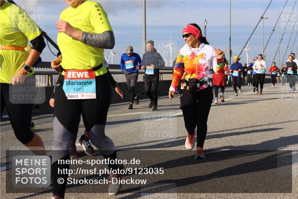 03.10.2025 - Köhlbrandbrückenlauf Strokosch-Dieckow http://msf.ph/oto/9123035 03.10.2025 10:01:09 Position 2 1963 meine-sportfotos.de