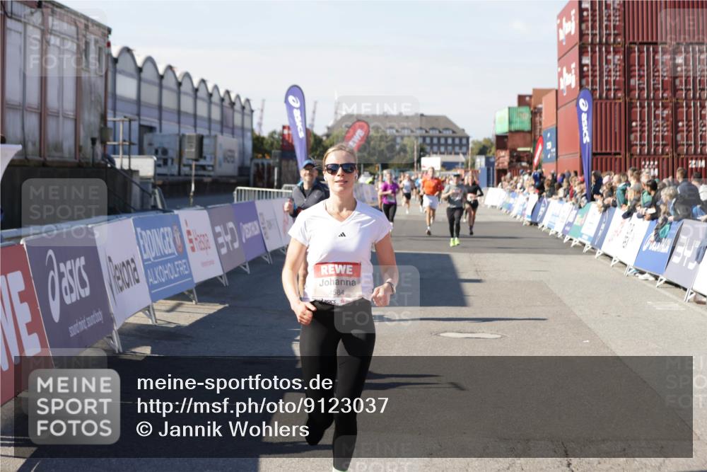 03.10.2025 - Köhlbrandbrückenlauf Jannik Wohlers http://msf.ph/oto/9123037 03.10.2025 13:05:27 Ziel 4011, 4062, 4161, 4272, 4344, 4384, 4496, 4584, 4877, 5637, 6041, 6044, 6081 meine-sportfotos.de