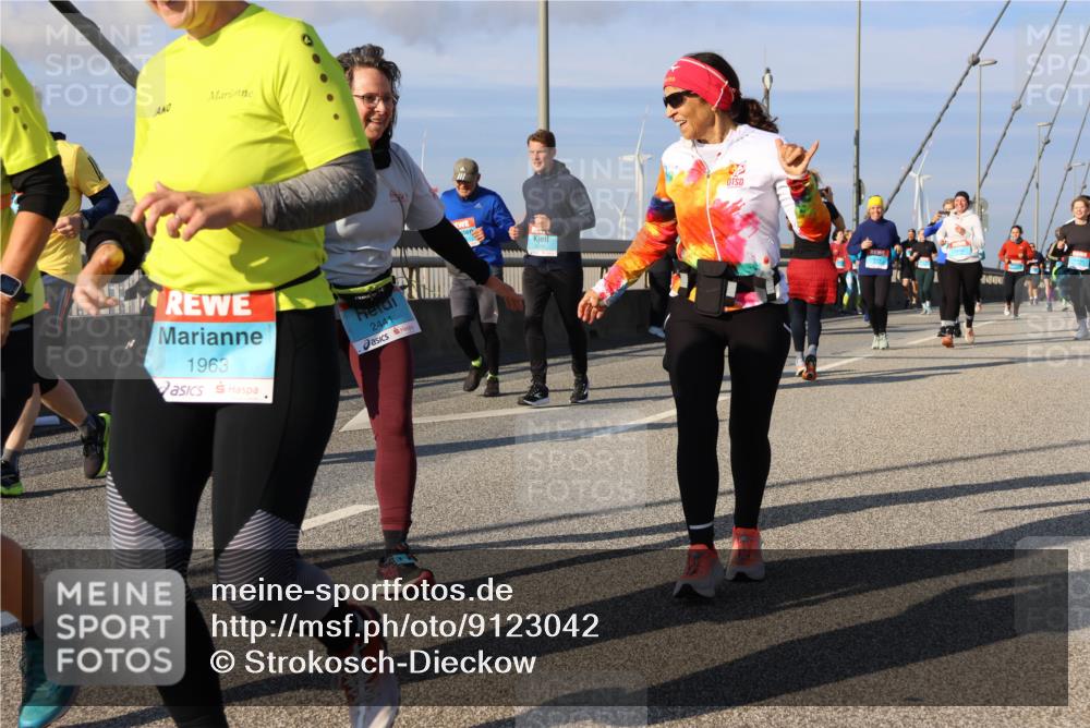 03.10.2025 - Köhlbrandbrückenlauf Strokosch-Dieckow http://msf.ph/oto/9123042 03.10.2025 10:01:10 Position 2 1963, 2441 meine-sportfotos.de