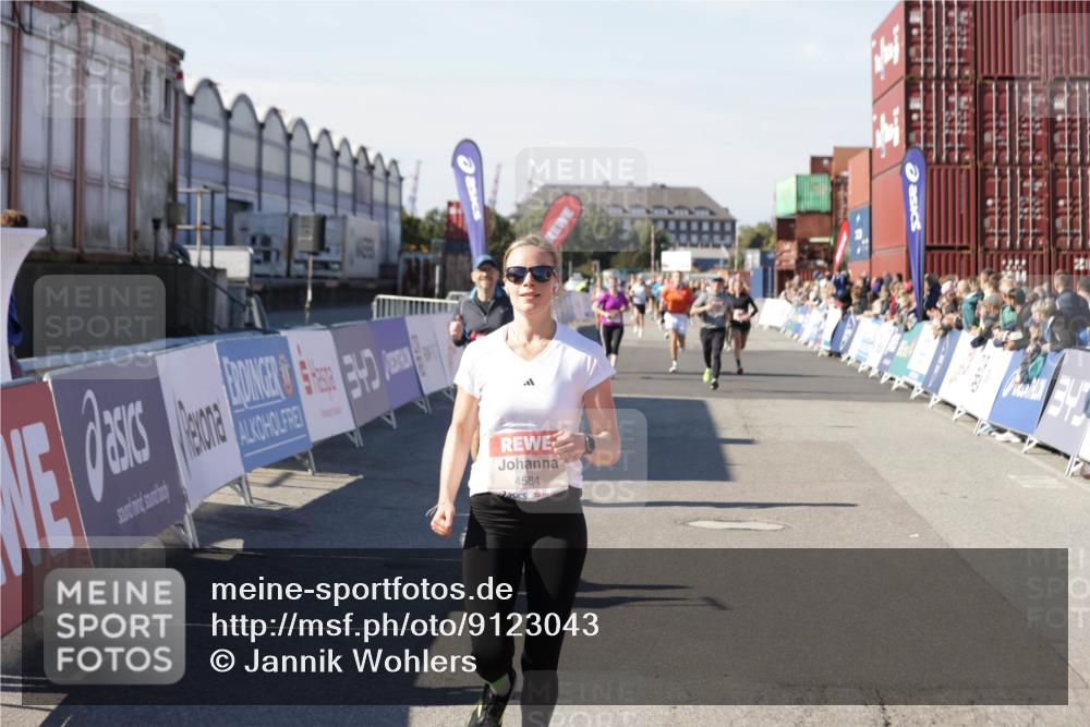 03.10.2025 - Köhlbrandbrückenlauf Jannik Wohlers http://msf.ph/oto/9123043 03.10.2025 13:05:27 Ziel 4011, 4062, 4161, 4272, 4344, 4384, 4496, 4584, 4877, 5637, 6041, 6044, 6081 meine-sportfotos.de