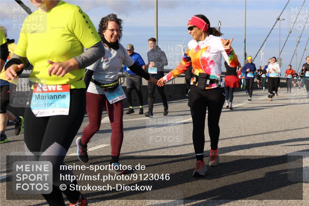 03.10.2025 - Köhlbrandbrückenlauf Strokosch-Dieckow http://msf.ph/oto/9123046 03.10.2025 10:01:10 Position 2 1963, 2441 meine-sportfotos.de