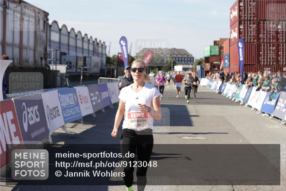 03.10.2025 - Köhlbrandbrückenlauf Jannik Wohlers http://msf.ph/oto/9123048 03.10.2025 13:05:27 Ziel 4011, 4062, 4161, 4272, 4344, 4384, 4496, 4584, 4877, 5637, 6041, 6044, 6081 meine-sportfotos.de