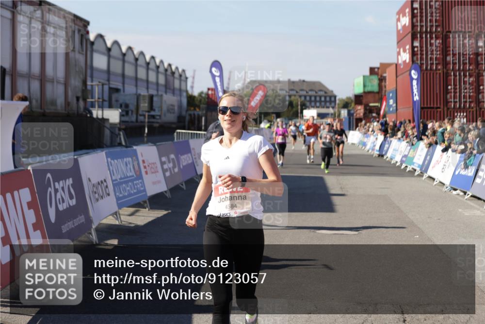 03.10.2025 - Köhlbrandbrückenlauf Jannik Wohlers http://msf.ph/oto/9123057 03.10.2025 13:05:27 Ziel 4011, 4062, 4161, 4272, 4344, 4384, 4496, 4584, 4877, 5637, 6041, 6044, 6081 meine-sportfotos.de