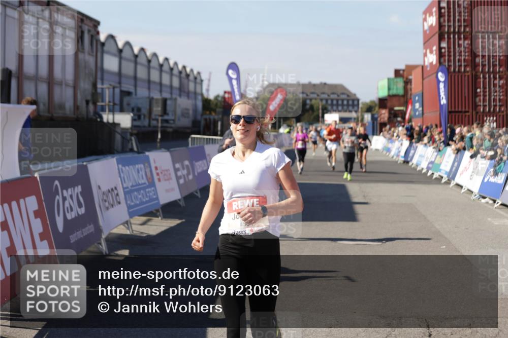 03.10.2025 - Köhlbrandbrückenlauf Jannik Wohlers http://msf.ph/oto/9123063 03.10.2025 13:05:27 Ziel 4011, 4062, 4161, 4272, 4344, 4384, 4496, 4584, 4877, 5637, 6041, 6044, 6081 meine-sportfotos.de