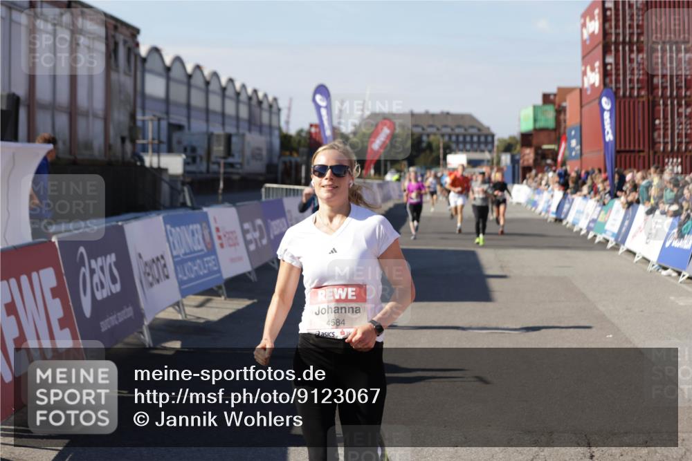 03.10.2025 - Köhlbrandbrückenlauf Jannik Wohlers http://msf.ph/oto/9123067 03.10.2025 13:05:28 Ziel 4011, 4062, 4161, 4272, 4384, 4496, 4584, 4877, 5468, 5637, 6041, 6044 meine-sportfotos.de