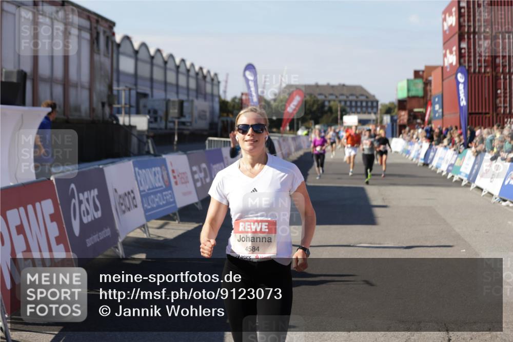 03.10.2025 - Köhlbrandbrückenlauf Jannik Wohlers http://msf.ph/oto/9123073 03.10.2025 13:05:28 Ziel 4011, 4062, 4161, 4272, 4384, 4496, 4584, 4877, 5468, 5637, 6041, 6044 meine-sportfotos.de