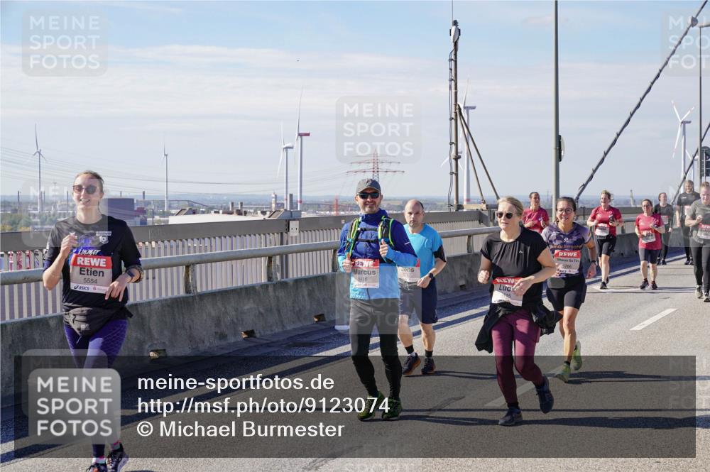 03.10.2025 - Köhlbrandbrückenlauf Michael Burmester http://msf.ph/oto/9123074 03.10.2025 13:05:35 Position 2 25, 5554, 5416, 5767, 5766 meine-sportfotos.de