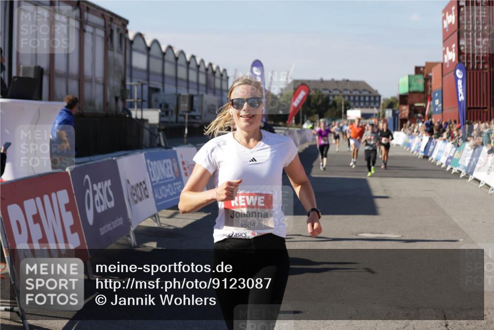 03.10.2025 - Köhlbrandbrückenlauf Jannik Wohlers http://msf.ph/oto/9123087 03.10.2025 13:05:28 Ziel 4011, 4062, 4161, 4272, 4384, 4496, 4584, 4877, 5468, 5637, 6041, 6044 meine-sportfotos.de