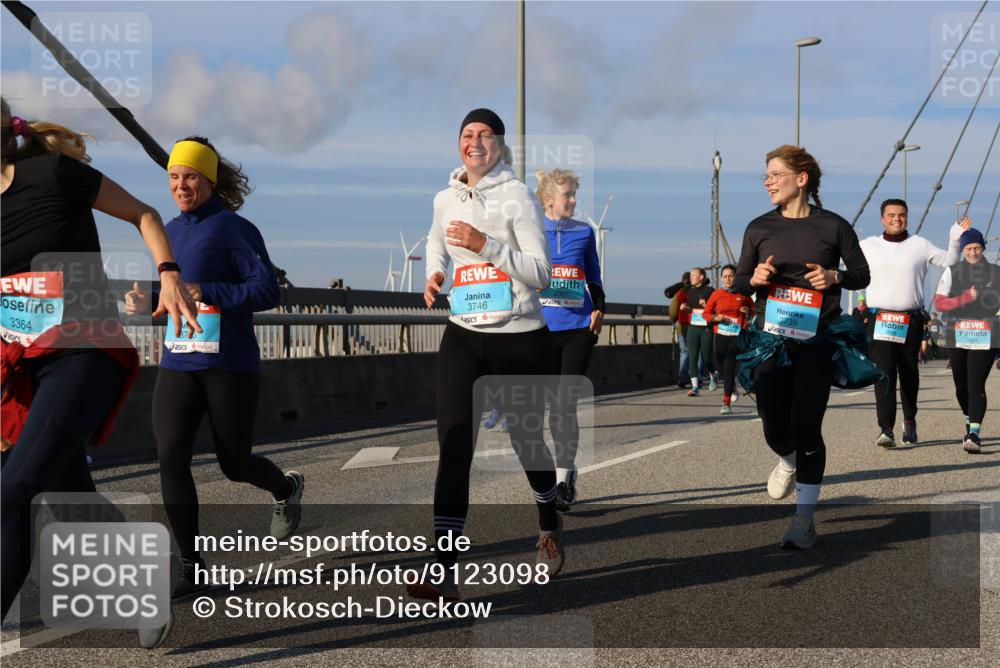 03.10.2025 - Köhlbrandbrückenlauf Strokosch-Dieckow http://msf.ph/oto/9123098 03.10.2025 10:01:15 Position 2 3364, 3739, 3746 meine-sportfotos.de