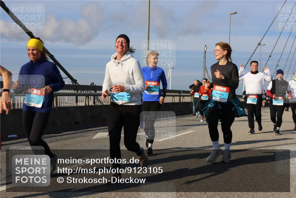 03.10.2025 - Köhlbrandbrückenlauf Strokosch-Dieckow http://msf.ph/oto/9123105 03.10.2025 10:01:16 Position 2 3745, 3746, 3367, 3739 meine-sportfotos.de