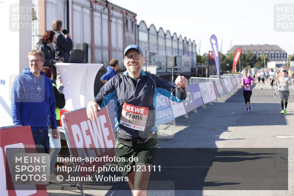 03.10.2025 - Köhlbrandbrückenlauf Jannik Wohlers http://msf.ph/oto/9123111 03.10.2025 13:05:30 Ziel 4011, 4062, 4161, 4272, 4278, 4384, 4496, 4584, 5468, 5637 meine-sportfotos.de