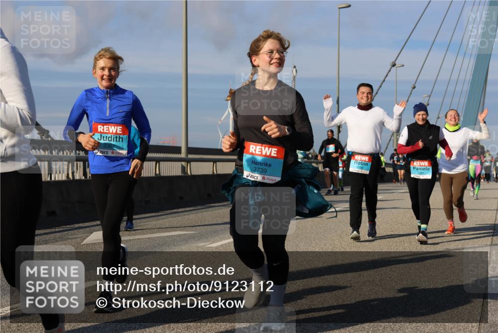 03.10.2025 - Köhlbrandbrückenlauf Strokosch-Dieckow http://msf.ph/oto/9123112 03.10.2025 10:01:16 Position 2 3367, 3739, 3001 meine-sportfotos.de