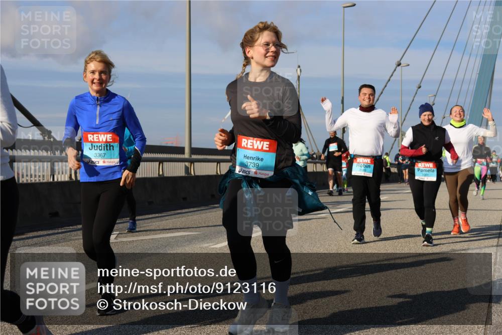03.10.2025 - Köhlbrandbrückenlauf Strokosch-Dieckow http://msf.ph/oto/9123116 03.10.2025 10:01:16 Position 2 3739, 3367, 3001 meine-sportfotos.de
