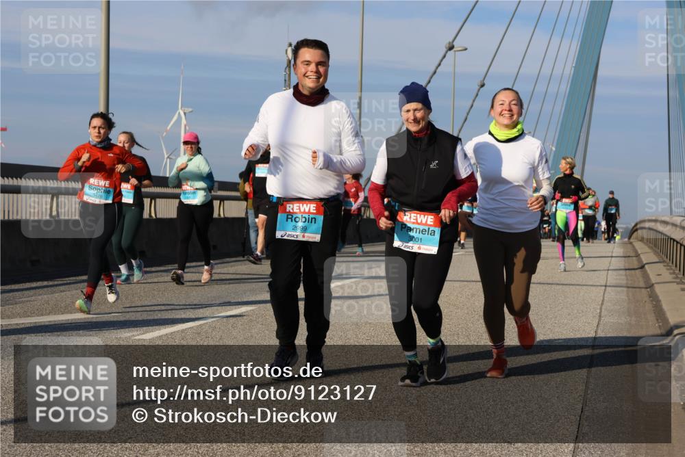 03.10.2025 - Köhlbrandbrückenlauf Strokosch-Dieckow http://msf.ph/oto/9123127 03.10.2025 10:01:18 Position 2 3479, 2999, 3001 meine-sportfotos.de