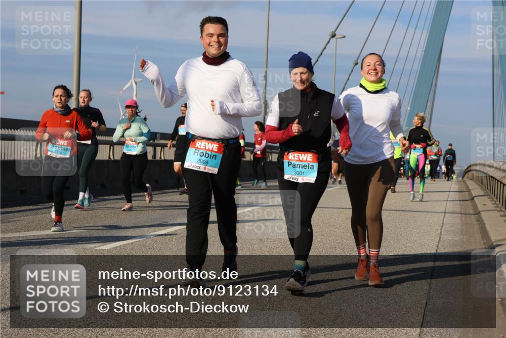 03.10.2025 - Köhlbrandbrückenlauf Strokosch-Dieckow http://msf.ph/oto/9123134 03.10.2025 10:01:18 Position 2 3479, 2999, 3001 meine-sportfotos.de