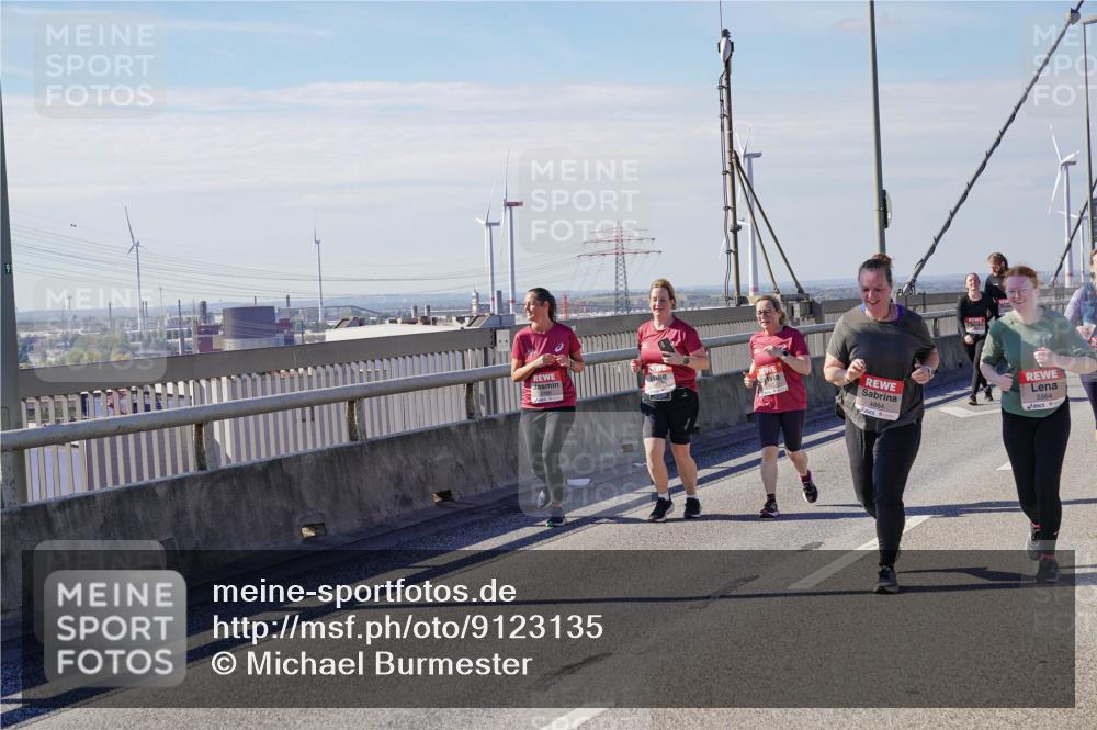 03.10.2025 - Köhlbrandbrückenlauf Michael Burmester http://msf.ph/oto/9123135 03.10.2025 13:05:39 Position 2 93, 5564, 4884 meine-sportfotos.de