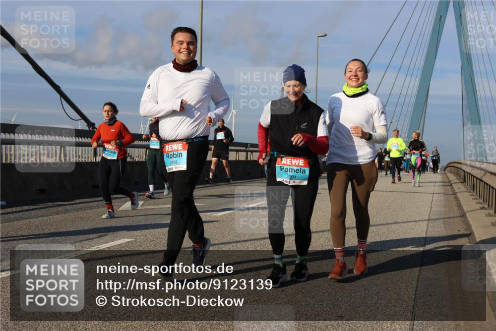 03.10.2025 - Köhlbrandbrückenlauf Strokosch-Dieckow http://msf.ph/oto/9123139 03.10.2025 10:01:19 Position 2 2999, 3001 meine-sportfotos.de