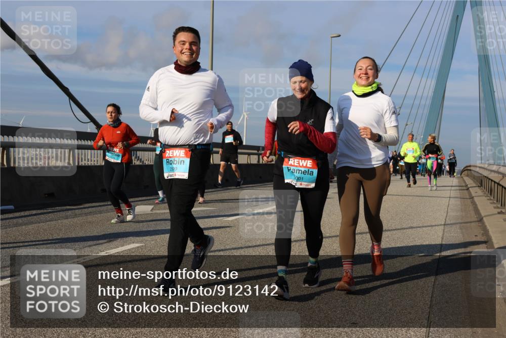 03.10.2025 - Köhlbrandbrückenlauf Strokosch-Dieckow http://msf.ph/oto/9123142 03.10.2025 10:01:19 Position 2 2999, 3001 meine-sportfotos.de