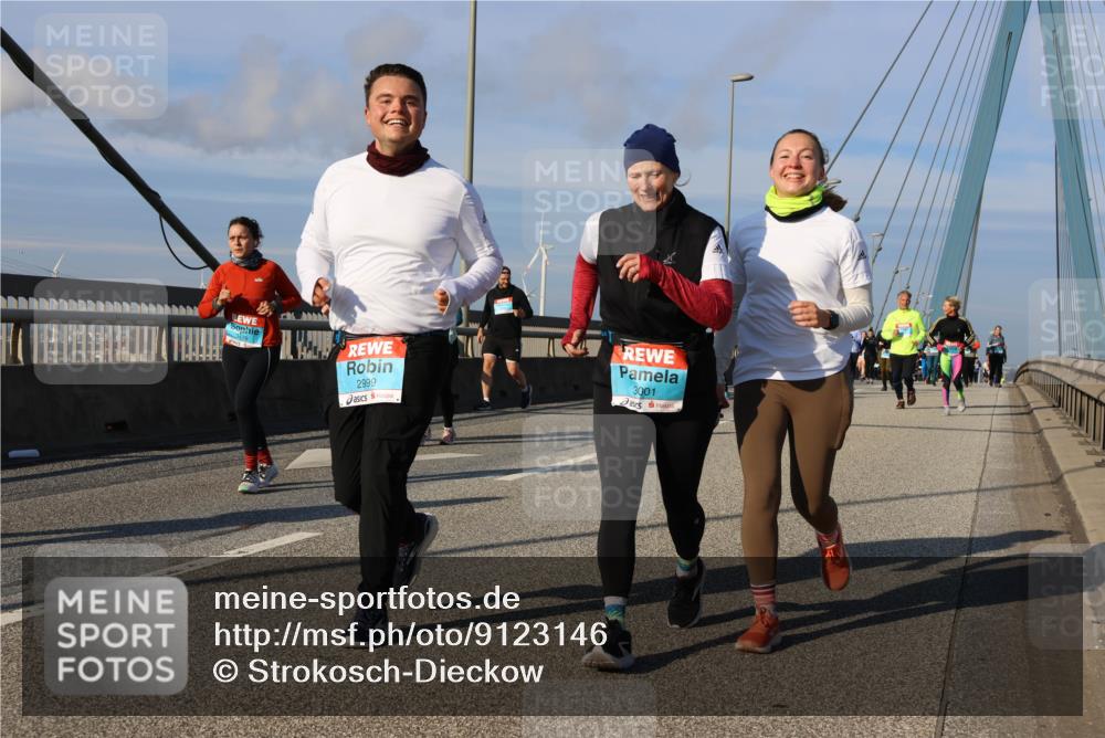 03.10.2025 - Köhlbrandbrückenlauf Strokosch-Dieckow http://msf.ph/oto/9123146 03.10.2025 10:01:19 Position 2 2999, 3001 meine-sportfotos.de