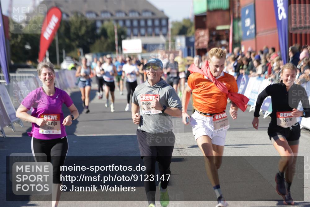 03.10.2025 - Köhlbrandbrückenlauf Jannik Wohlers http://msf.ph/oto/9123147 03.10.2025 13:05:32 Ziel 4011, 4062, 4161, 4278, 4384, 4584, 5468, 6281 meine-sportfotos.de