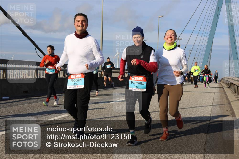 03.10.2025 - Köhlbrandbrückenlauf Strokosch-Dieckow http://msf.ph/oto/9123150 03.10.2025 10:01:19 Position 2 3479, 2999, 3001 meine-sportfotos.de