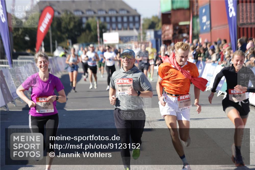 03.10.2025 - Köhlbrandbrückenlauf Jannik Wohlers http://msf.ph/oto/9123152 03.10.2025 13:05:32 Ziel 4011, 4062, 4161, 4278, 4384, 4584, 5468, 6281 meine-sportfotos.de