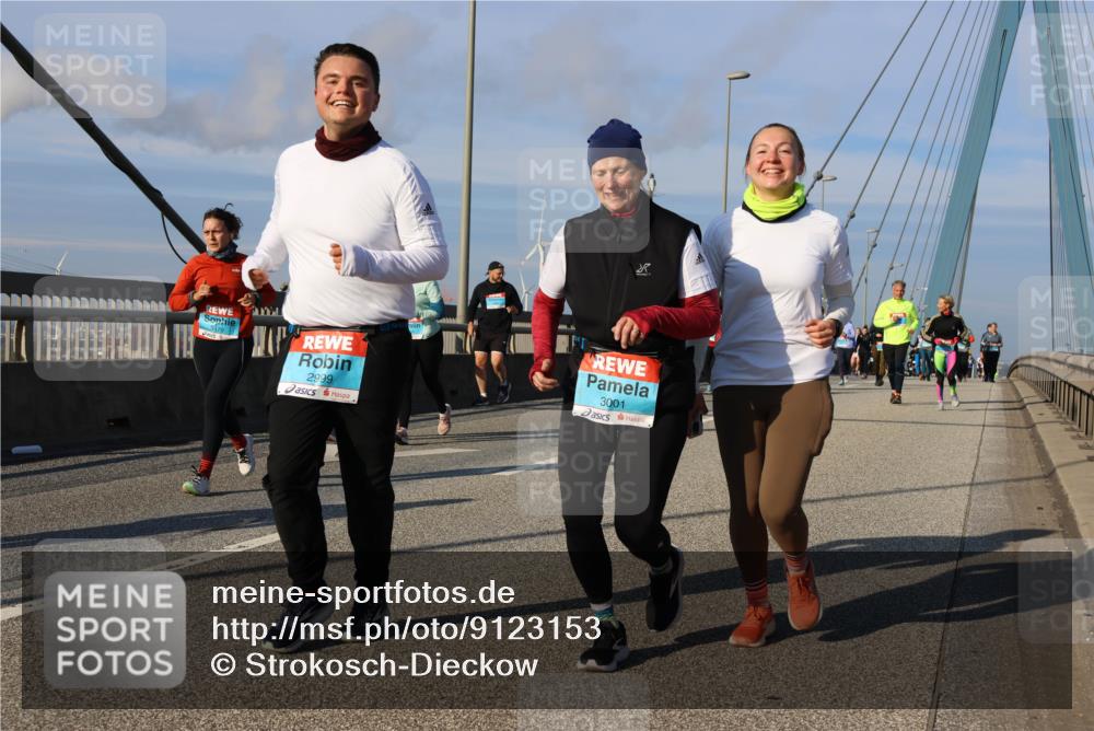 03.10.2025 - Köhlbrandbrückenlauf Strokosch-Dieckow http://msf.ph/oto/9123153 03.10.2025 10:01:19 Position 2 3479, 718, 2999, 3001 meine-sportfotos.de