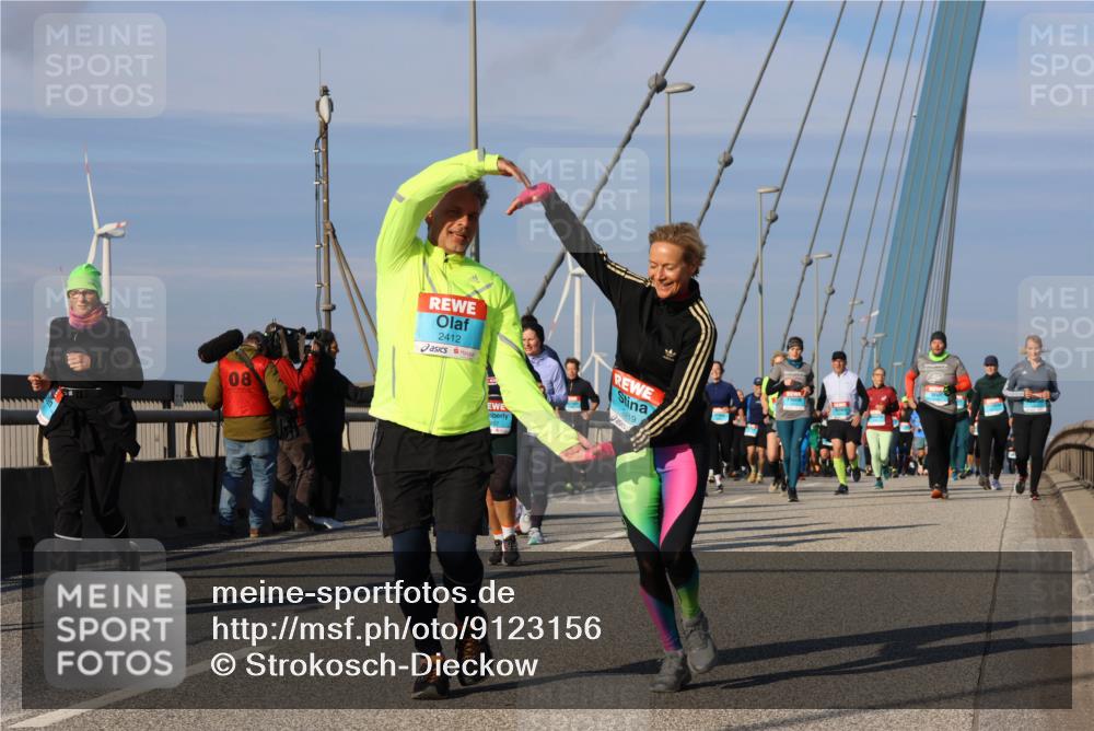03.10.2025 - Köhlbrandbrückenlauf Strokosch-Dieckow http://msf.ph/oto/9123156 03.10.2025 10:01:24 Position 2 08, 2412, 497, 2419 meine-sportfotos.de