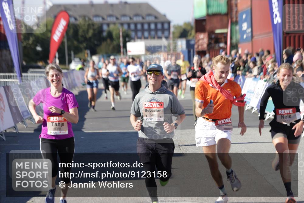 03.10.2025 - Köhlbrandbrückenlauf Jannik Wohlers http://msf.ph/oto/9123158 03.10.2025 13:05:32 Ziel 4011, 4062, 4161, 4278, 4384, 4584, 5468, 6281 meine-sportfotos.de
