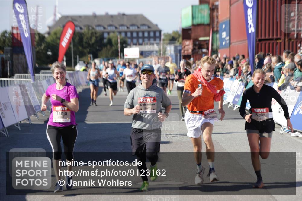 03.10.2025 - Köhlbrandbrückenlauf Jannik Wohlers http://msf.ph/oto/9123162 03.10.2025 13:05:32 Ziel 4011, 4062, 4161, 4278, 4384, 4584, 5468, 6281 meine-sportfotos.de