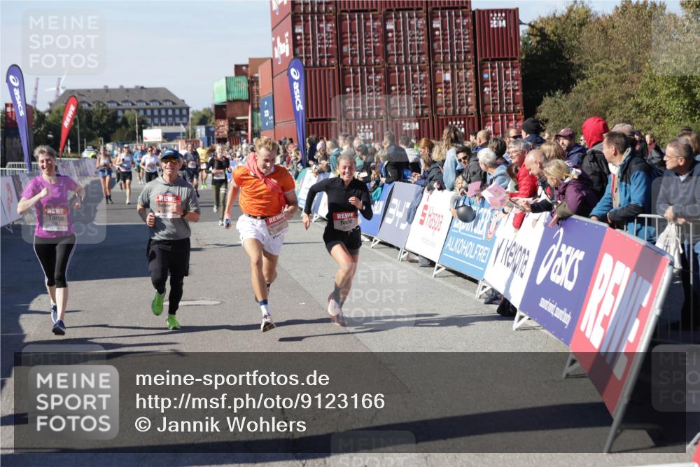03.10.2025 - Köhlbrandbrückenlauf Jannik Wohlers http://msf.ph/oto/9123166 03.10.2025 13:05:33 Ziel 4011, 4062, 4161, 4278, 4384, 4584, 5468, 6281 meine-sportfotos.de