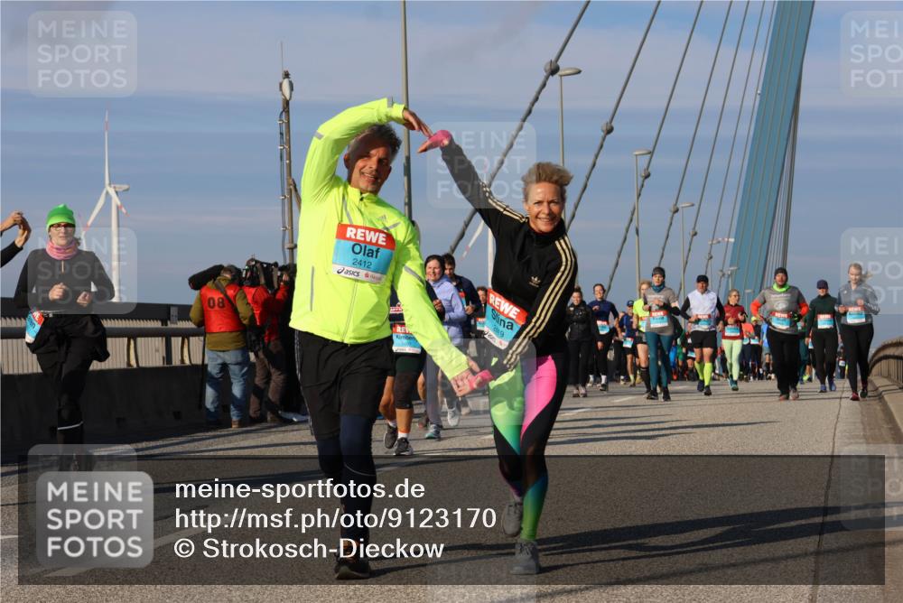 03.10.2025 - Köhlbrandbrückenlauf Strokosch-Dieckow http://msf.ph/oto/9123170 03.10.2025 10:01:24 Position 2 2412, 01497, 2419 meine-sportfotos.de