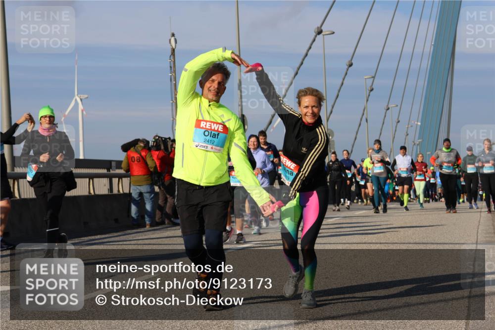 03.10.2025 - Köhlbrandbrückenlauf Strokosch-Dieckow http://msf.ph/oto/9123173 03.10.2025 10:01:24 Position 2 08, 2412, 149, 9 meine-sportfotos.de
