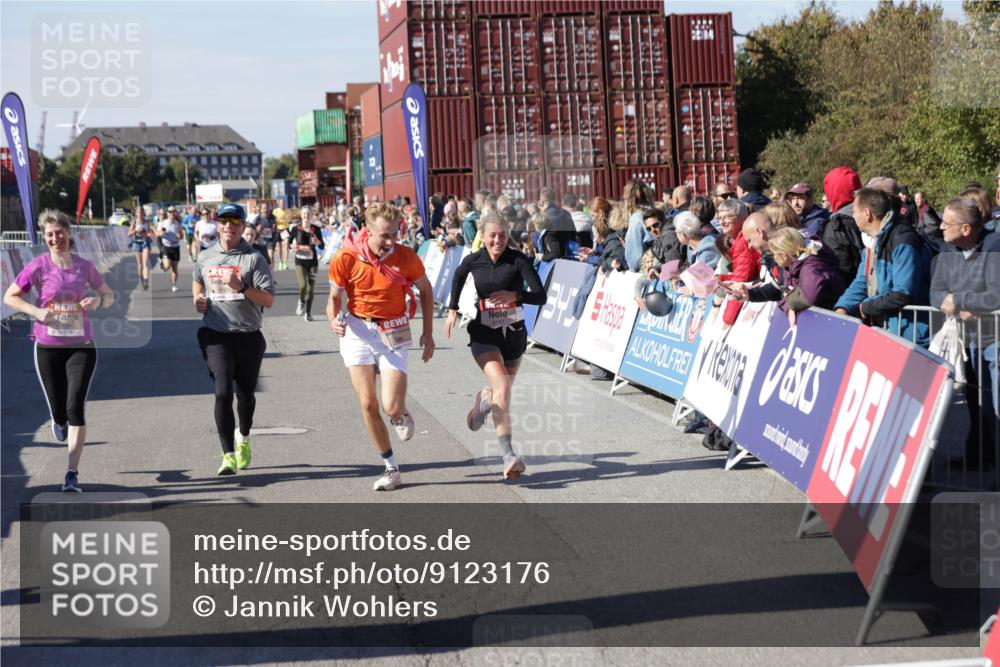 03.10.2025 - Köhlbrandbrückenlauf Jannik Wohlers http://msf.ph/oto/9123176 03.10.2025 13:05:33 Ziel 4011, 4062, 4161, 4278, 4384, 4584, 5468, 6281 meine-sportfotos.de