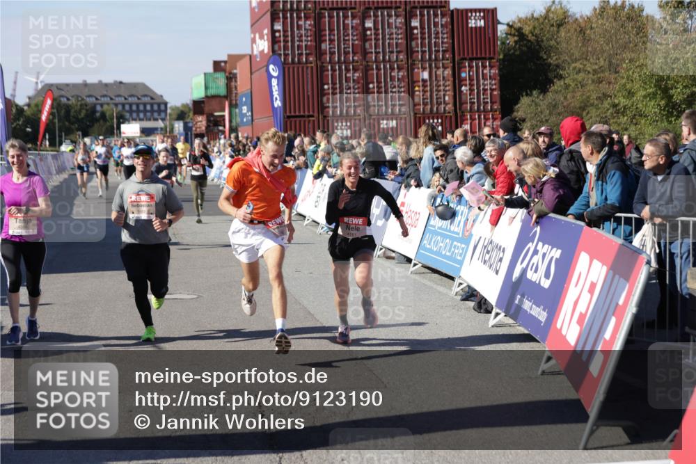 03.10.2025 - Köhlbrandbrückenlauf Jannik Wohlers http://msf.ph/oto/9123190 03.10.2025 13:05:33 Ziel 4011, 4062, 4161, 4278, 4384, 4584, 5468, 6281 meine-sportfotos.de
