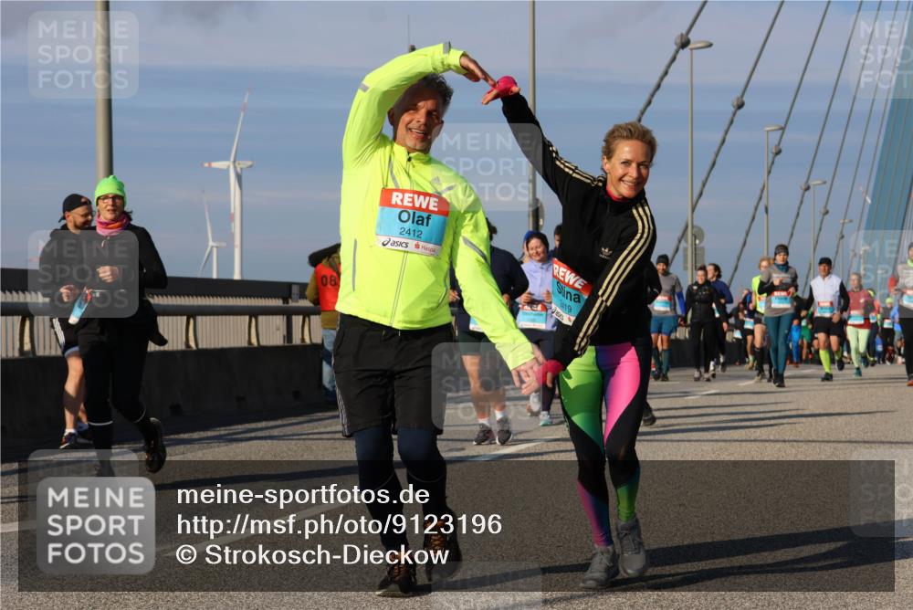 03.10.2025 - Köhlbrandbrückenlauf Strokosch-Dieckow http://msf.ph/oto/9123196 03.10.2025 10:01:25 Position 2 08, 2412, 2419 meine-sportfotos.de