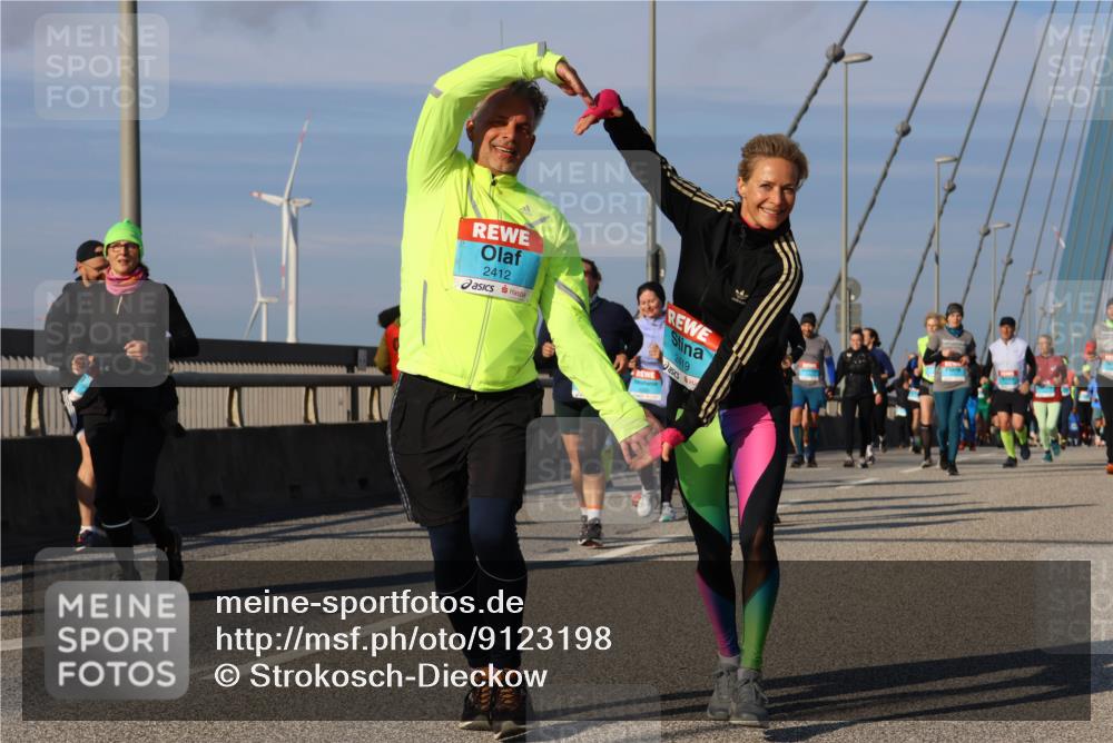 03.10.2025 - Köhlbrandbrückenlauf Strokosch-Dieckow http://msf.ph/oto/9123198 03.10.2025 10:01:25 Position 2 2412, 2419 meine-sportfotos.de