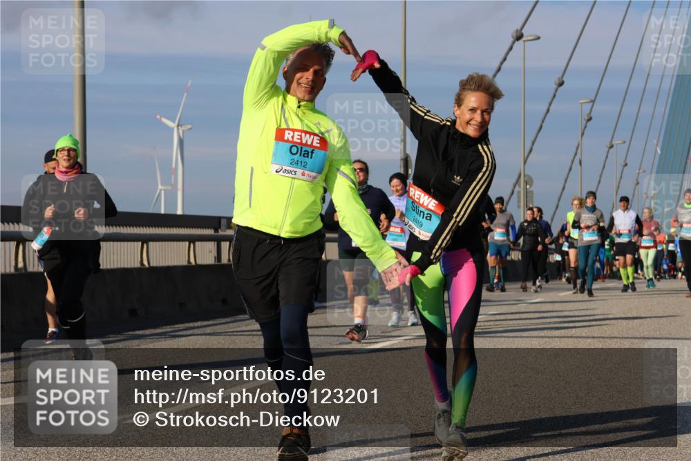 03.10.2025 - Köhlbrandbrückenlauf Strokosch-Dieckow http://msf.ph/oto/9123201 03.10.2025 10:01:25 Position 2 2412, 2419 meine-sportfotos.de