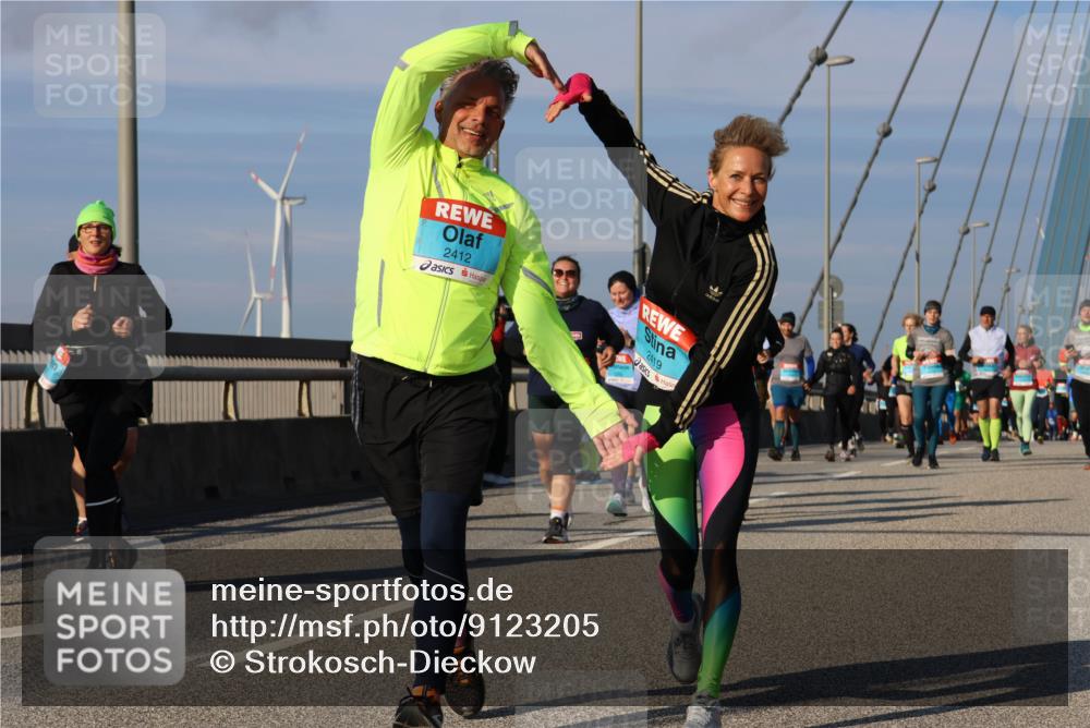 03.10.2025 - Köhlbrandbrückenlauf Strokosch-Dieckow http://msf.ph/oto/9123205 03.10.2025 10:01:25 Position 2 2412, 2419 meine-sportfotos.de