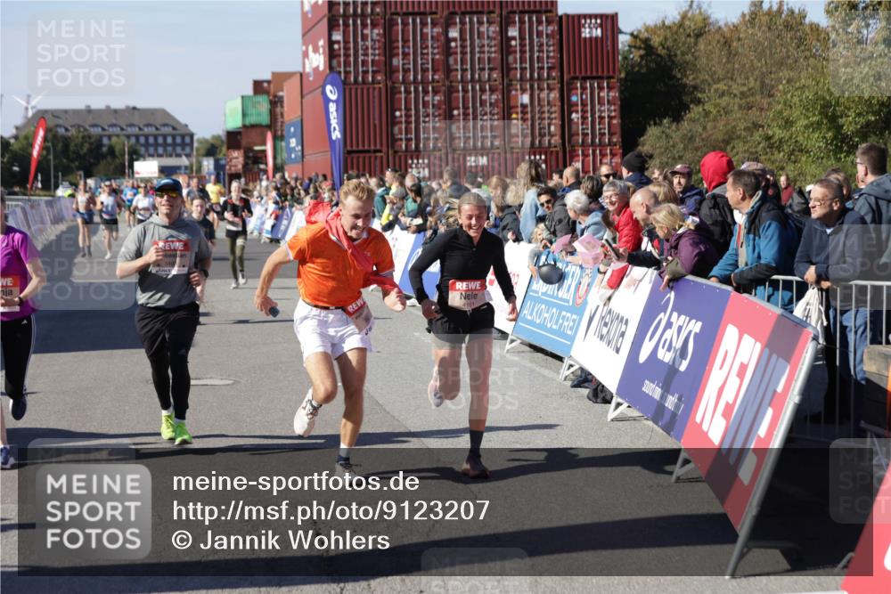 03.10.2025 - Köhlbrandbrückenlauf Jannik Wohlers http://msf.ph/oto/9123207 03.10.2025 13:05:33 Ziel 4011, 4062, 4161, 4278, 4384, 4584, 5468, 6281 meine-sportfotos.de