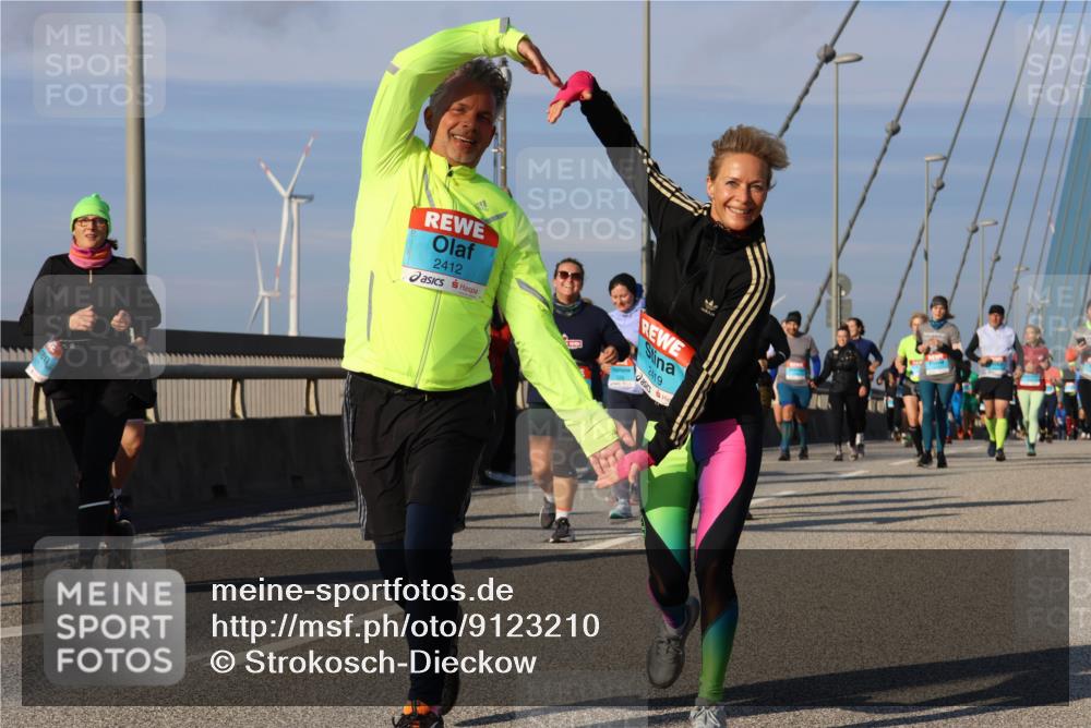 03.10.2025 - Köhlbrandbrückenlauf Strokosch-Dieckow http://msf.ph/oto/9123210 03.10.2025 10:01:25 Position 2 2412, 2419 meine-sportfotos.de
